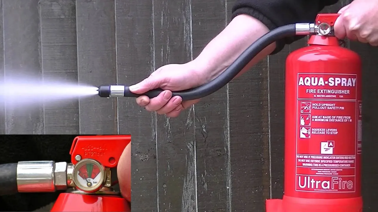 Water fire extinguisher